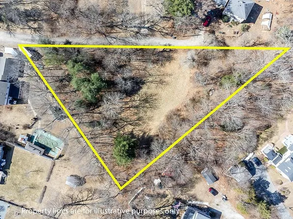 3 Kernan St, Coventry, RI 02816