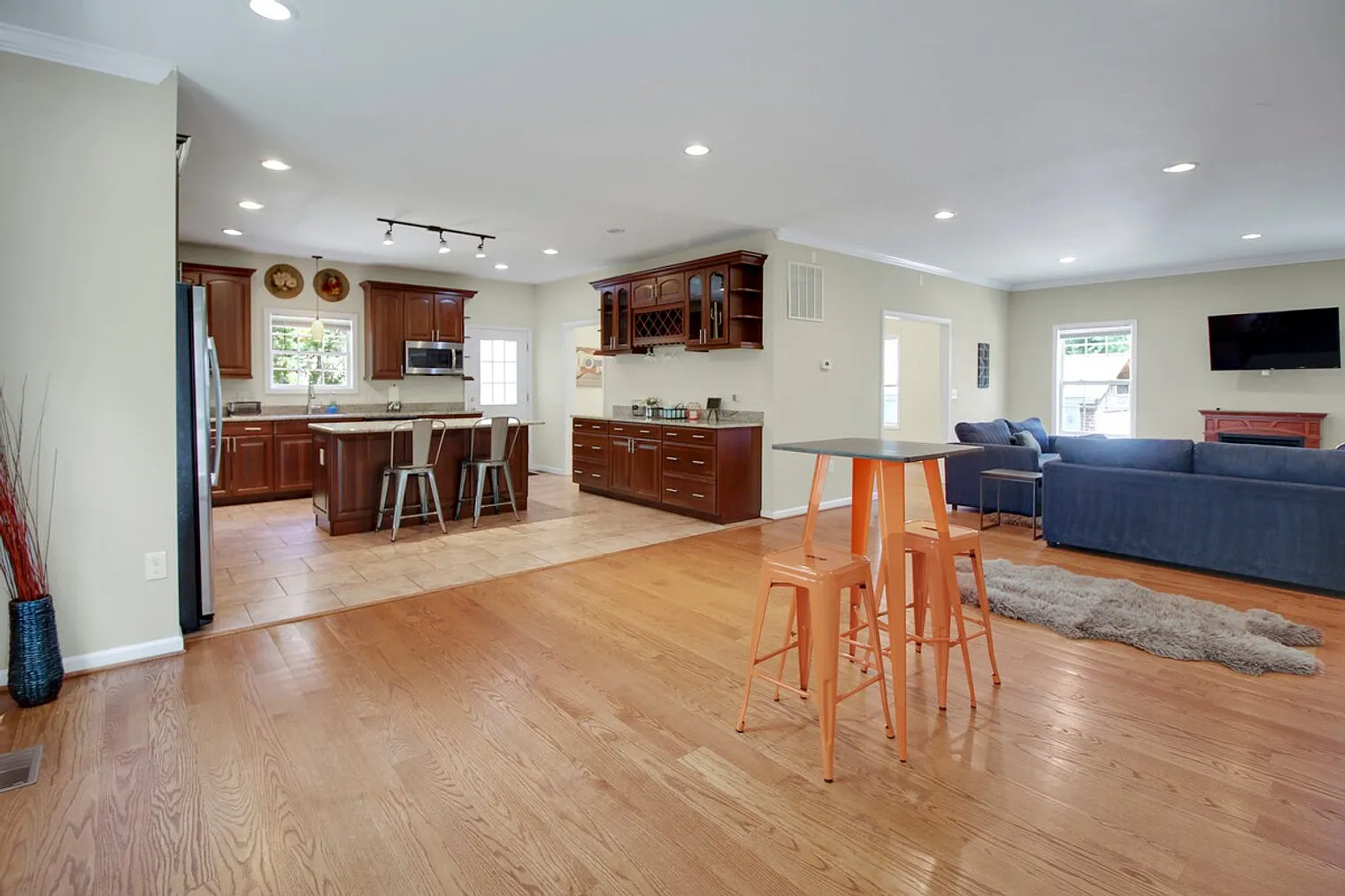 5 bed, 5.5 bath, $13,857 — Photo 3