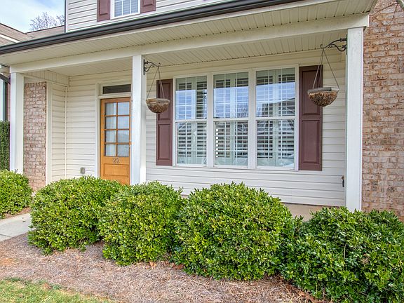 2nd image of 22 Nandina Dr