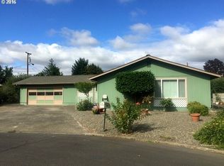 1594 NW Spray Ct, Roseburg, OR