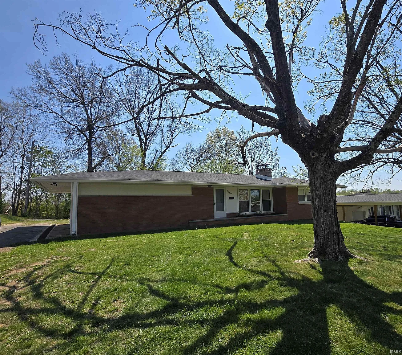 1500 S Bosse Ave photo 1