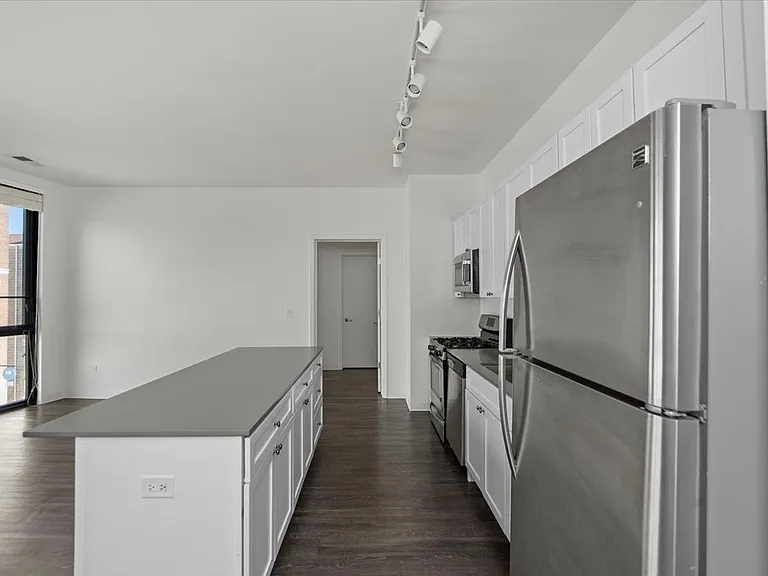 831 N Milwaukee Ave #501 — Photo 7
