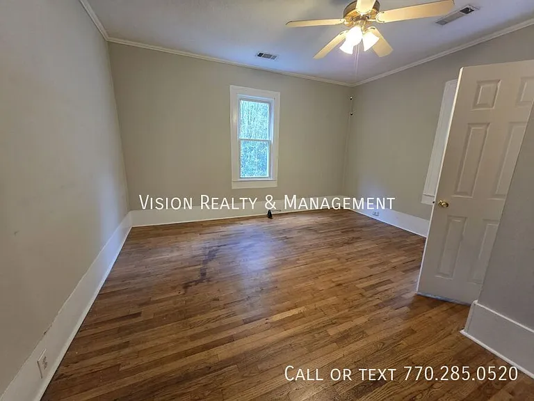 210 Stewart St — Photo 8