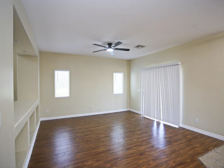 512 E Rainbow Dr — Photo 12