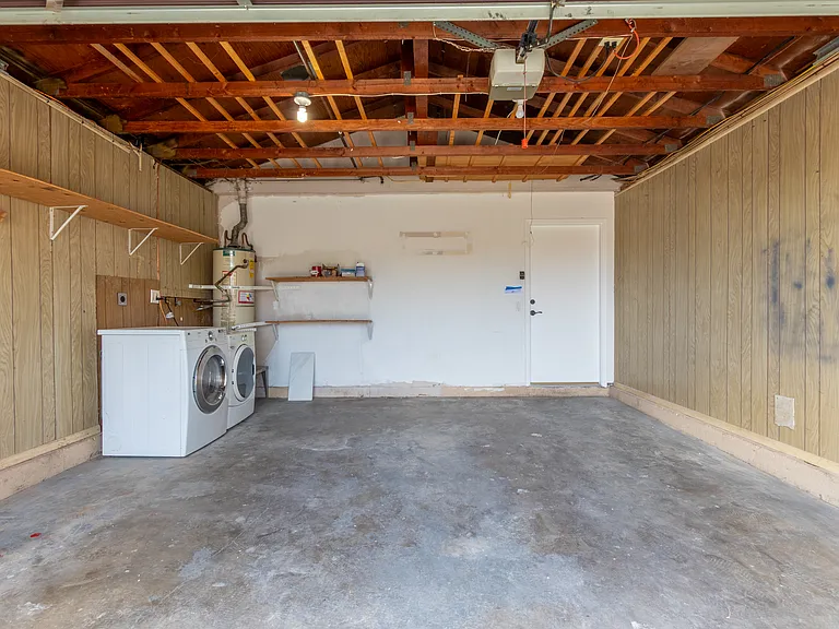 1 Car garage parking with Washer and dryer