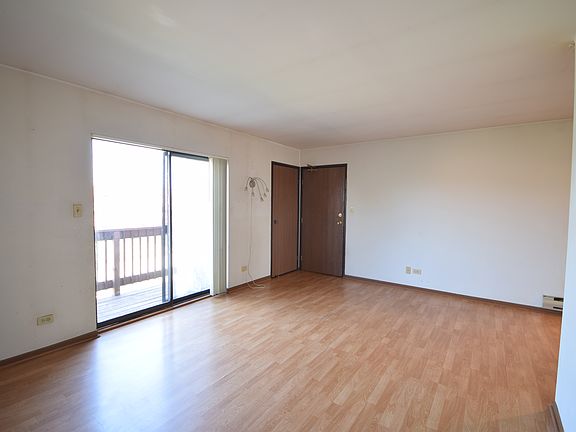 3rd image of 1034 Spruce St APT 3B