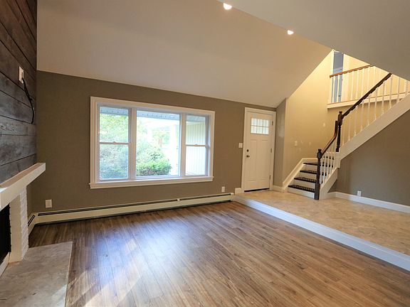 3rd image of 9 Felway Dr
