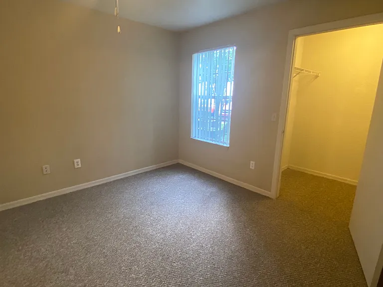 Waterford Pointe Apartments — Photo 28