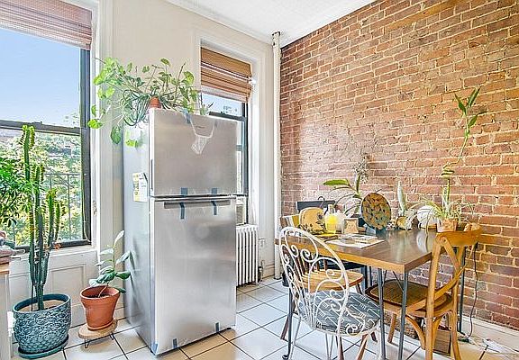 4th image of 520 E 85th St APT 4W