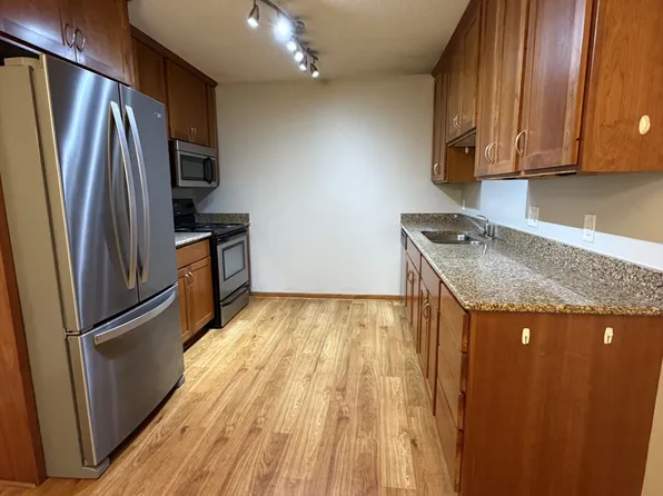 4351 Parklawn Ave #207, Edina, MN 55435