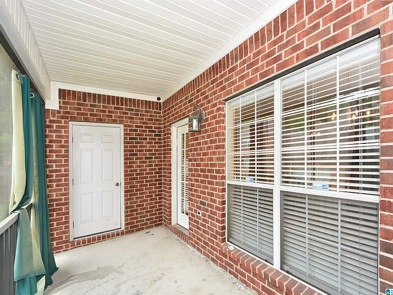 1009 Castlemaine Way — Photo 26
