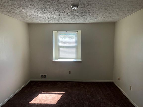 5th image of 63 Willowick Dr