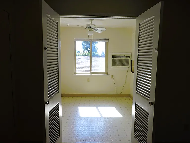 4501 Del Rio Rd #4 — Photo 6