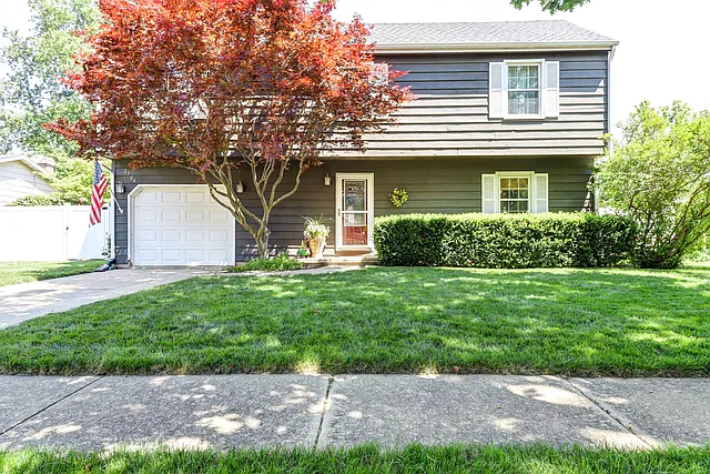 2104 Clover Ct W photo 1
