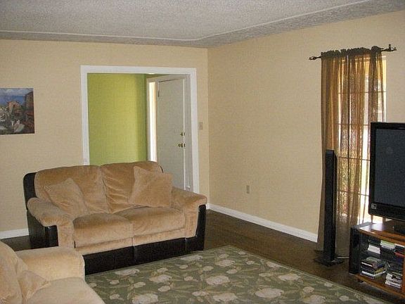 3rd image of 1404 N Belmont Ave