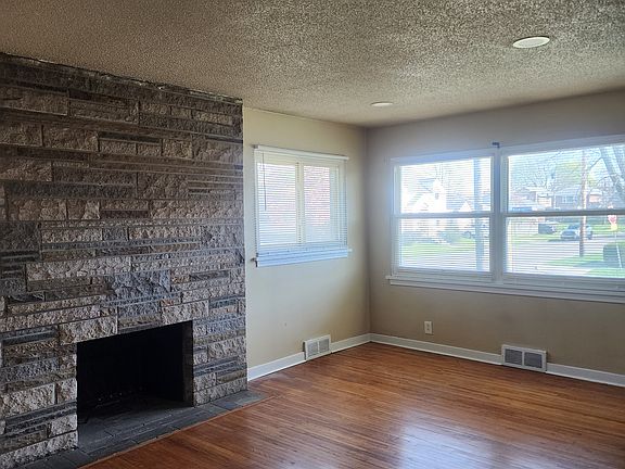 2nd image of 82 Arden Ave