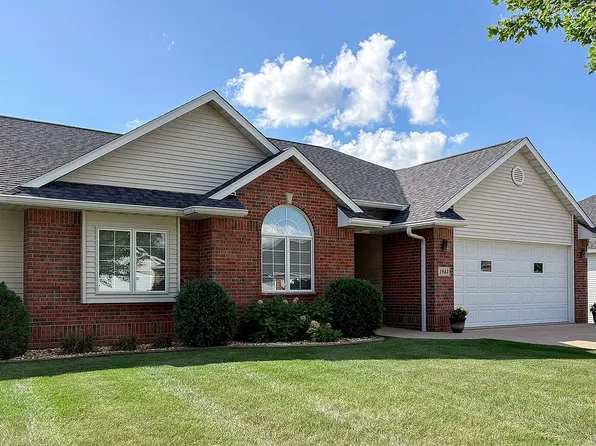 1943 Spyglass Dr, Dubuque, IA 52002