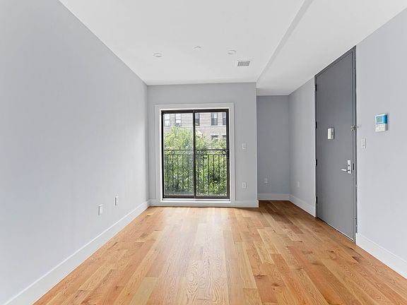 4th image of 737 Park Pl