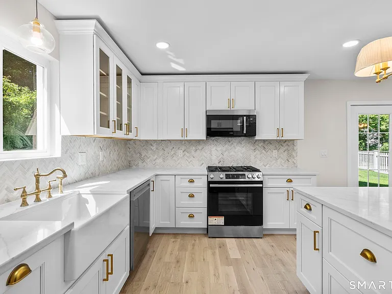 120 Ivy Hill Rd — Photo 4