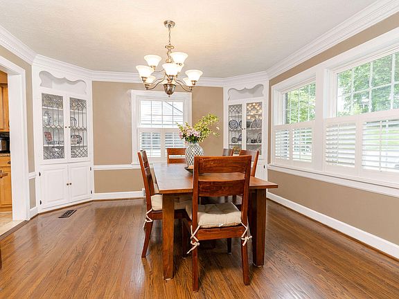 5th image of 2362 Ashwood Dr