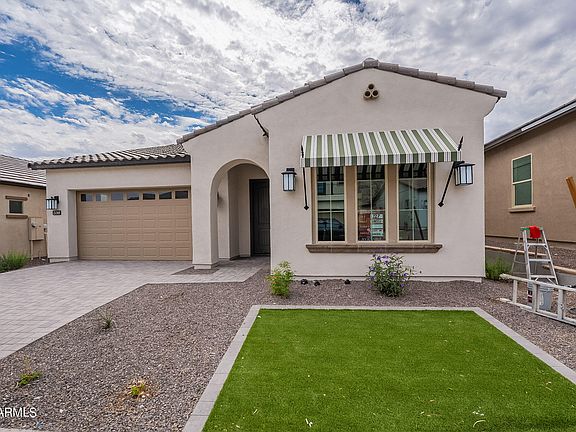 2nd image of 21365 W MEADOWBROOK Avenue