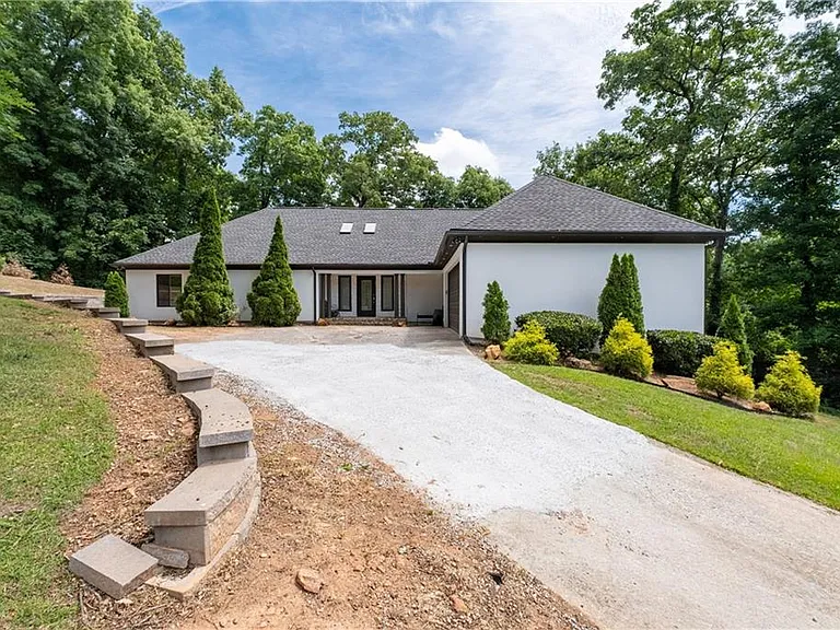 4610 Morton Rd — Photo 1