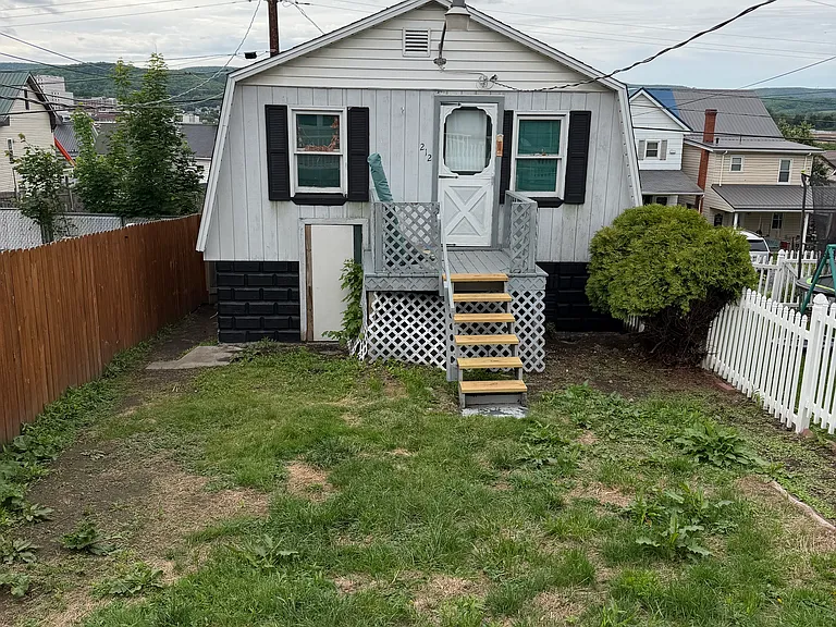 212 1st Ave — Photo 17