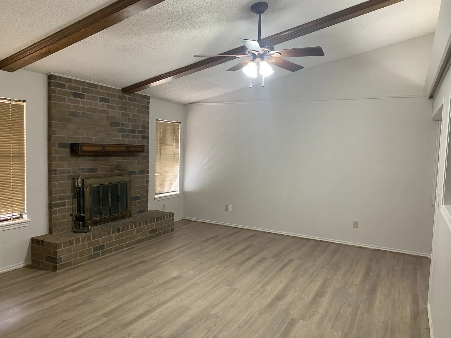 3 bed, 2.0 bath, 1428 sqft, $1,550 — Photo 2
