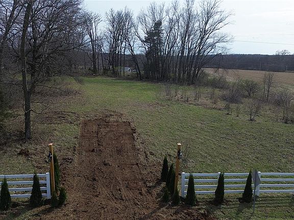 4th image of 412 Penrod Rd
