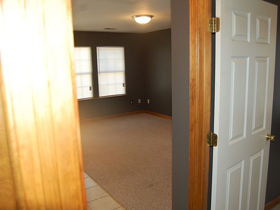 4th image of 17 Burgess Ave