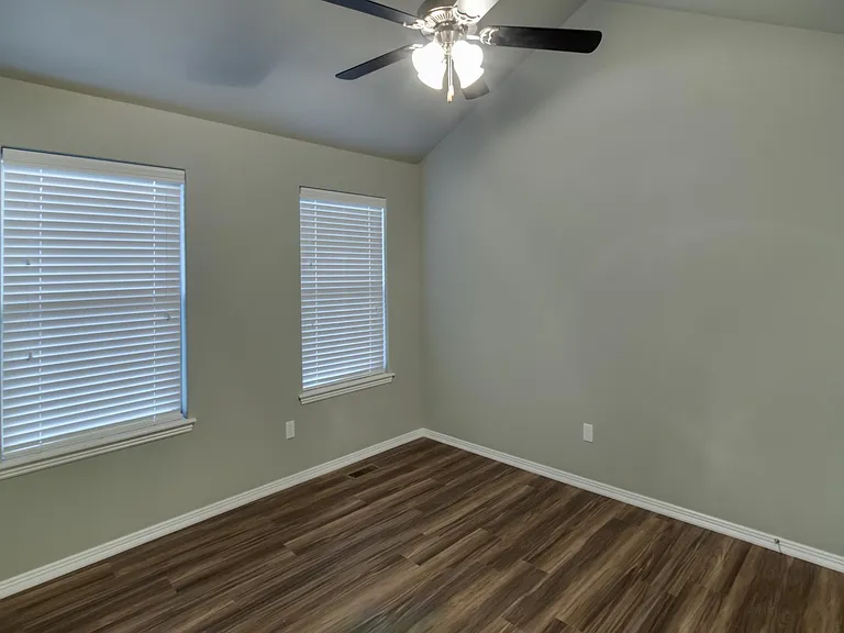 2818 W Auburn Dr — Photo 16