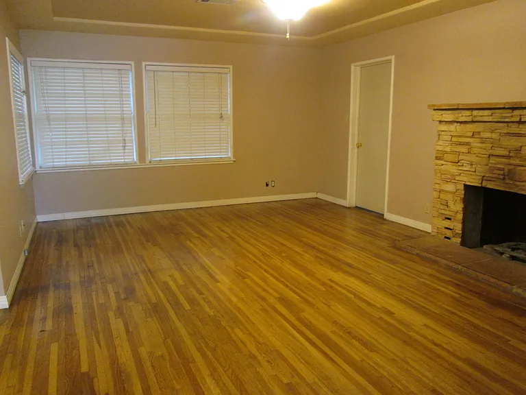 3032 N Inyo St — Photo 6