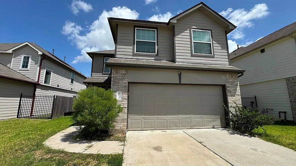4 bed, 2.5 bath, 2005 sqft, $2,600 — Photo 2