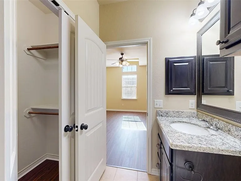 3009 Towers Pkwy — Photo 26