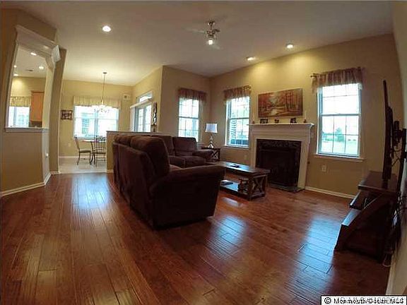 5th image of 8 Sea Girt Ln