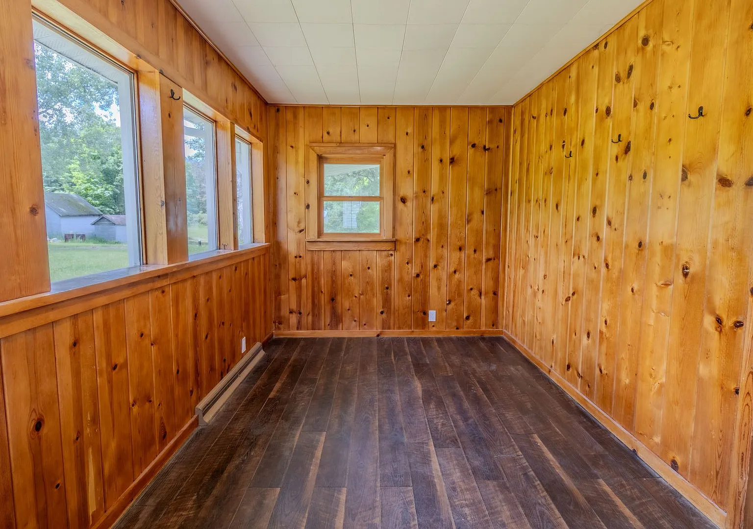 Home Sweet Home on Twenty Beautiful Acres — Photo 2