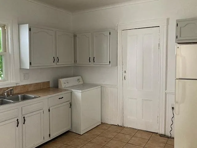 374 Hawley St — Photo 5