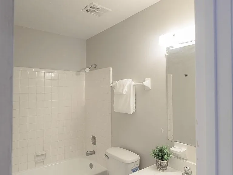 671 Holyoke Ct #C — Photo 10