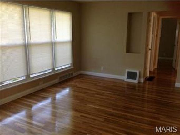 3rd image of 765 Northmoor Dr