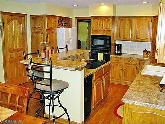 3rd image of 5816 Rothesay Ct