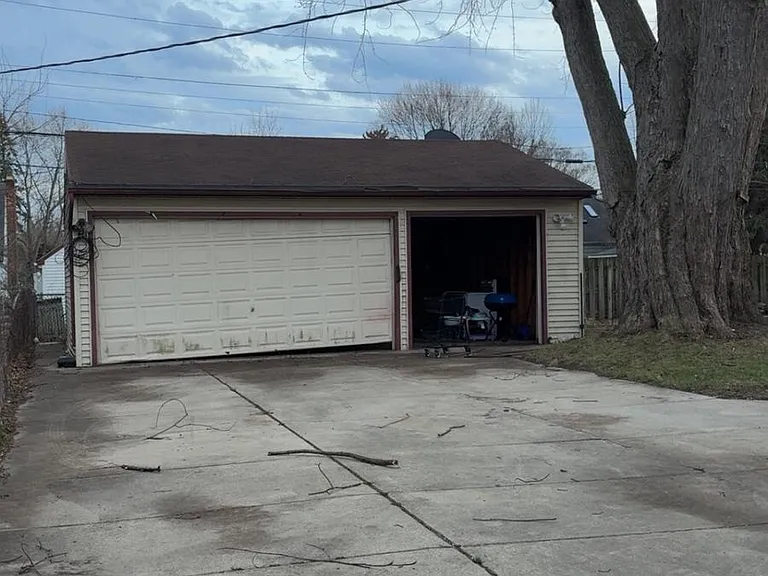 25905 Currier St — Photo 11