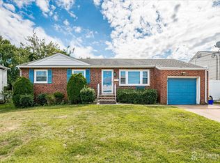 9 Wedgewood Dr, Carteret, NJ 07008