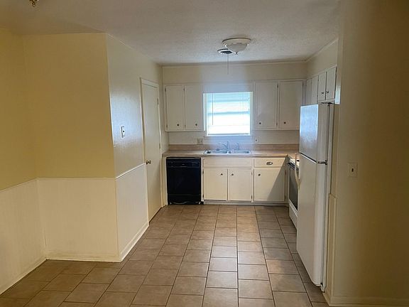 2nd image of 1011 N 13th St #1011