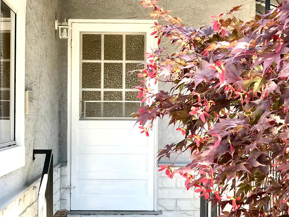 1st image of 219 Encina Ave