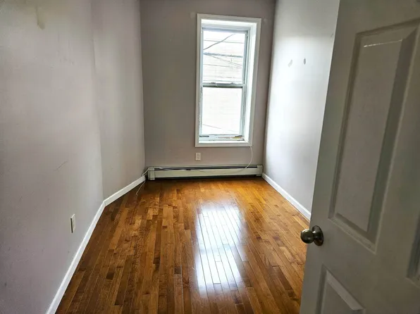 142 West Side Avenue image 8 of 19