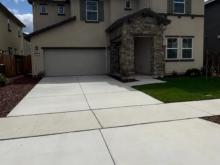 2880 Macabee Dr — Photo 1