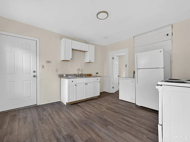27 Beacon St #3 — Photo 9