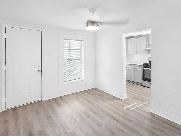 1911 Benson St #2 — Photo 12