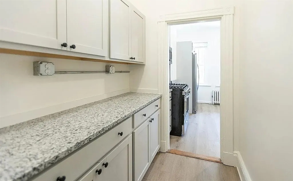 4 bed, 9999 sqft, $5,000 — Photo 2