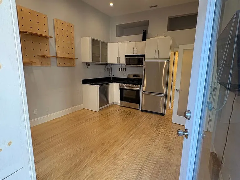 290 Columbus Ave #5 — Photo 23